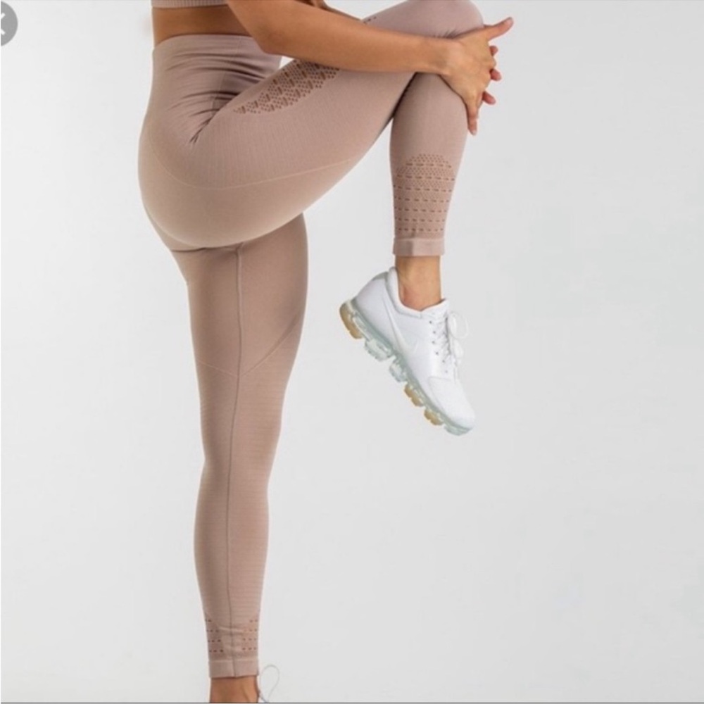 Gym shark High-Waisted Tan Leggings - Picture 3 of 3